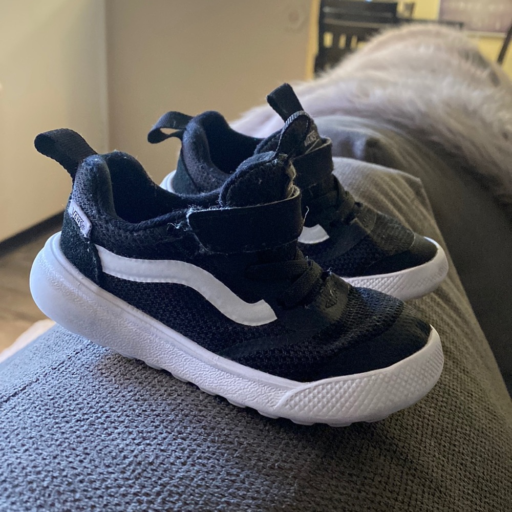 Black toddler boy 6.5 Vans.
